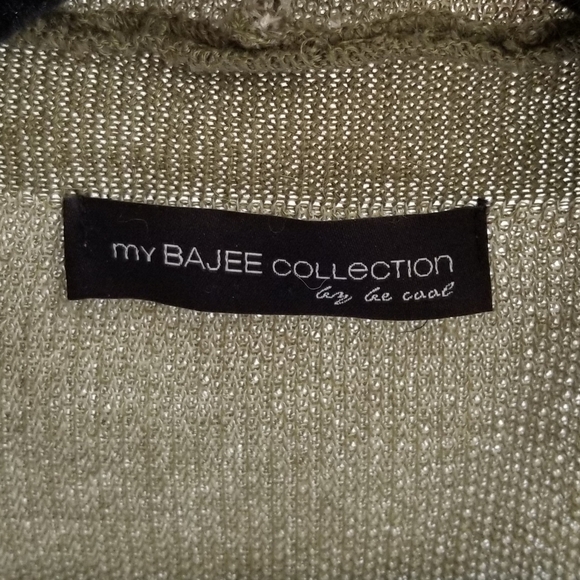 My Bajee Collection 🌿 Green and Off White Boho Aztec Flowy Cardigan Sweater Top - Picture 3 of 5